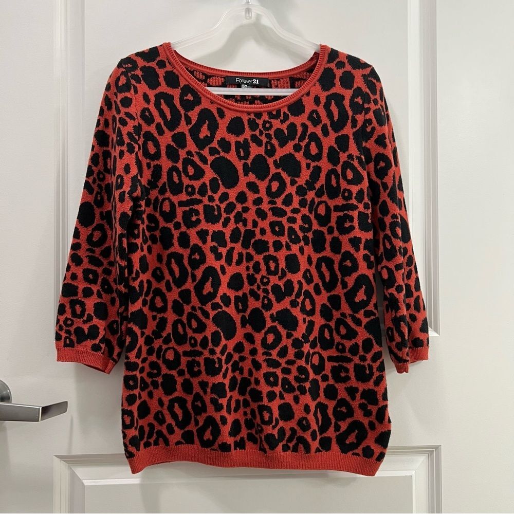 Forever 21 Animal Print Sweater Size M
